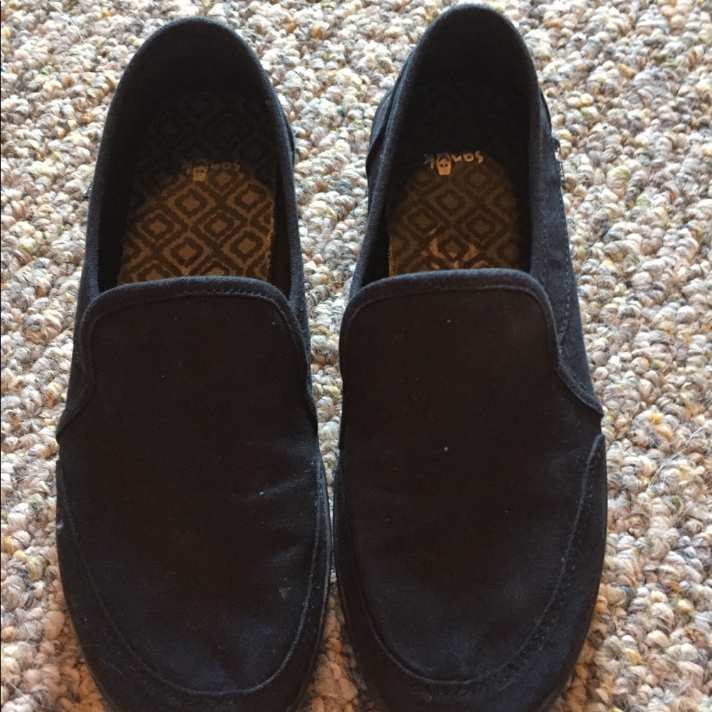 Sanuk Black slide on